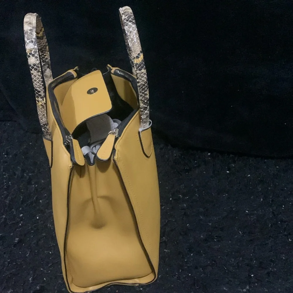Handbag - Picture 2 of 3